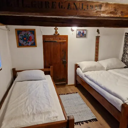 La sălaşul fermecat în Cheile Carasului Iabalcea Exterior foto