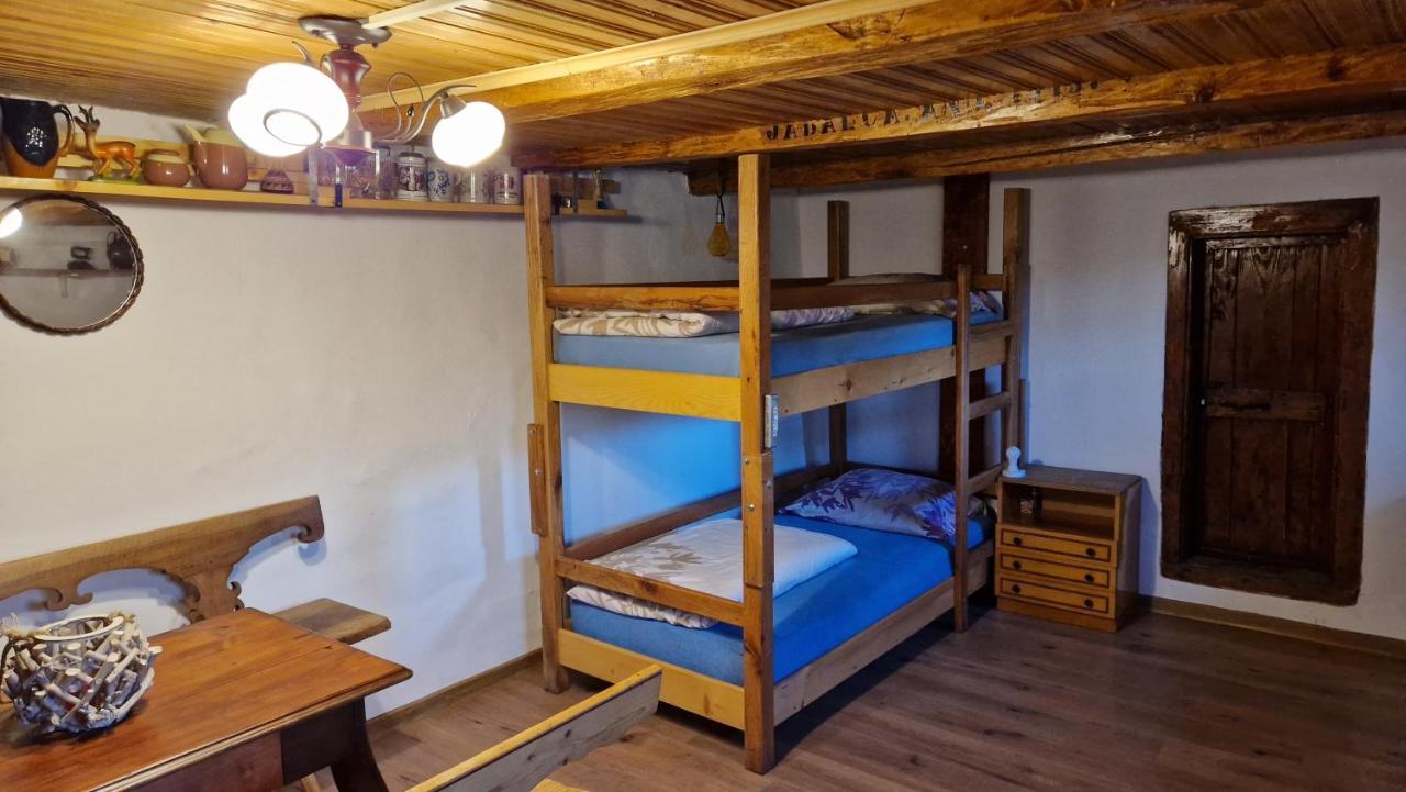La Salasul Fermecat In Cheile Carasului Lodge Iabalcea