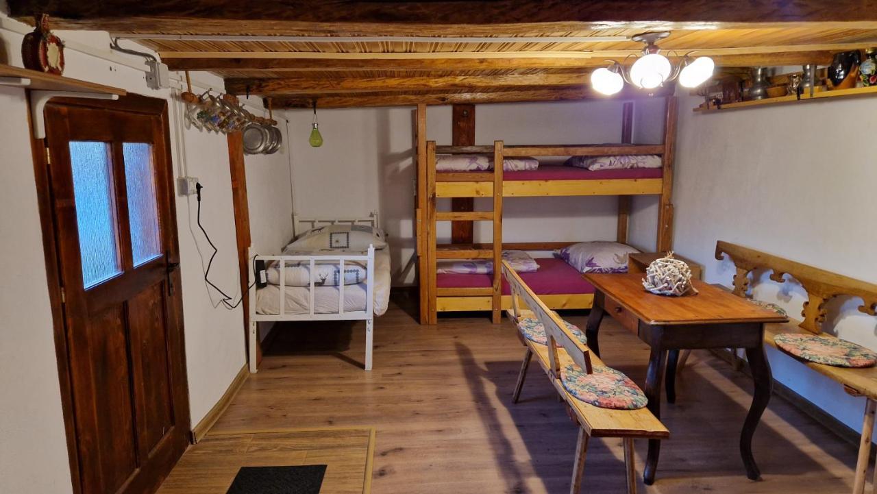 La Salasul Fermecat In Cheile Carasului Lodge Iabalcea